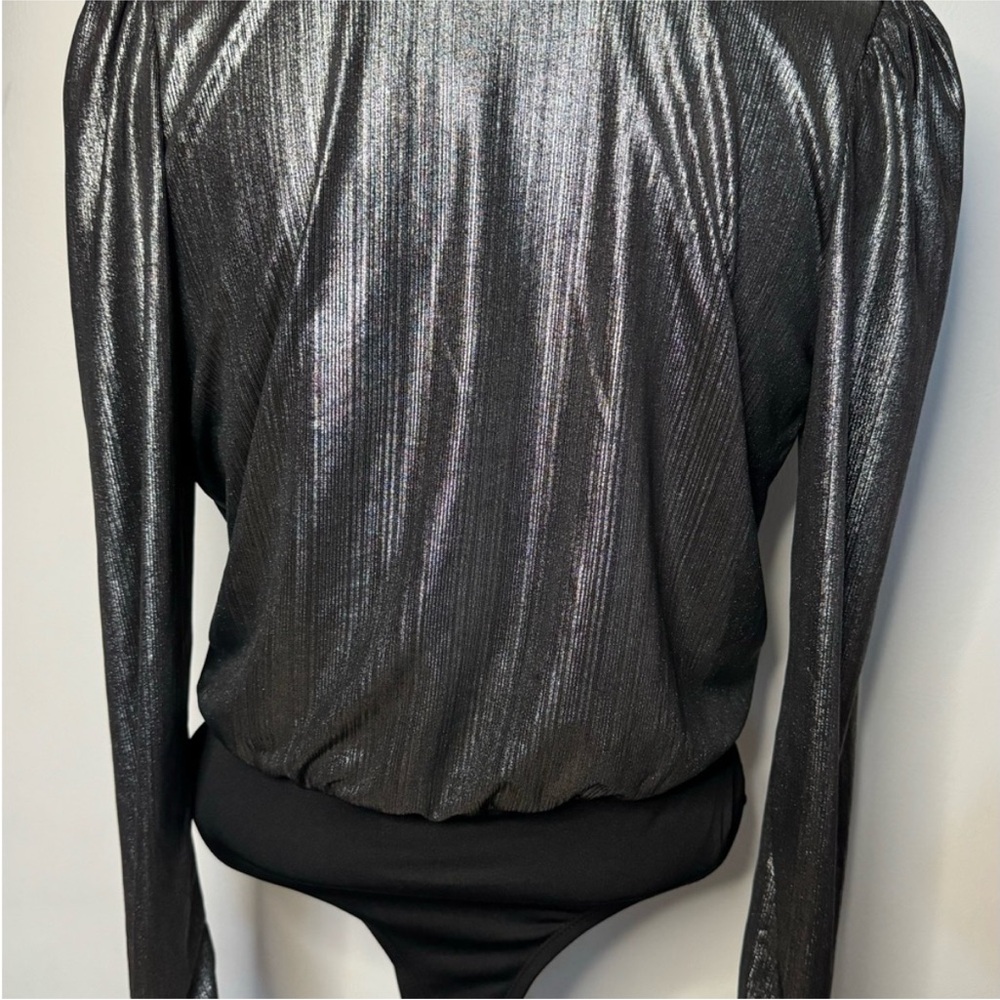 NWT Good Luck Gem Silver Metallic Puffy Long Sleeve Open Back Blouse
Bodysuit S - Picture 3 of 5